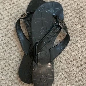 TORY BURCH BLACK FLIP FLOPS SIZE 6